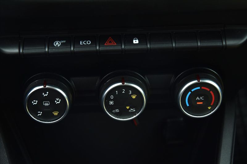 Dacia Duster 1.0TCe 67kW 1. MAJITEL ČR - fotka 20 z 21