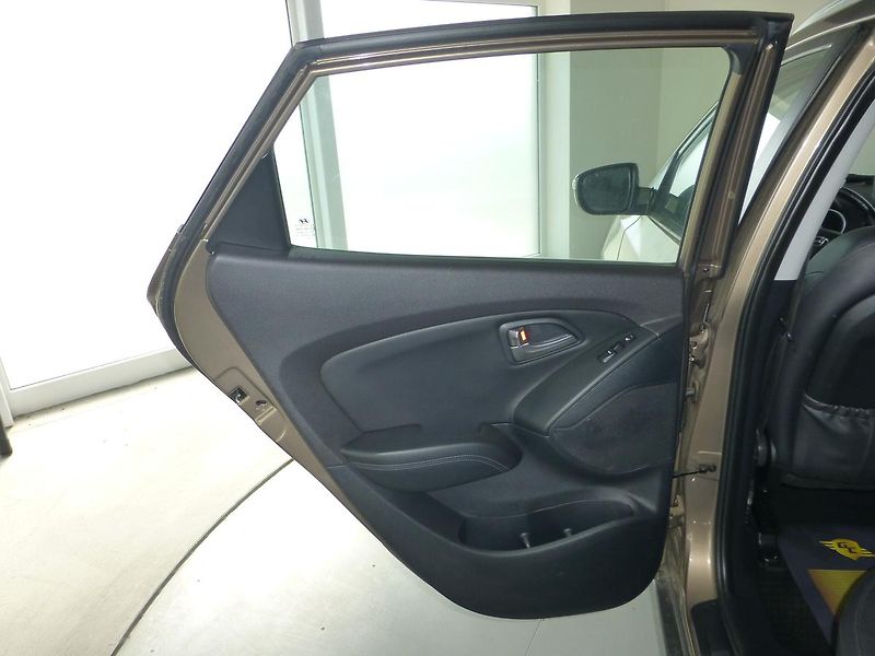Hyundai ix35 (2015) 2,0i-122KW!!!*4X4*VYHŘ.SED**ČR - fotka 12 z 27