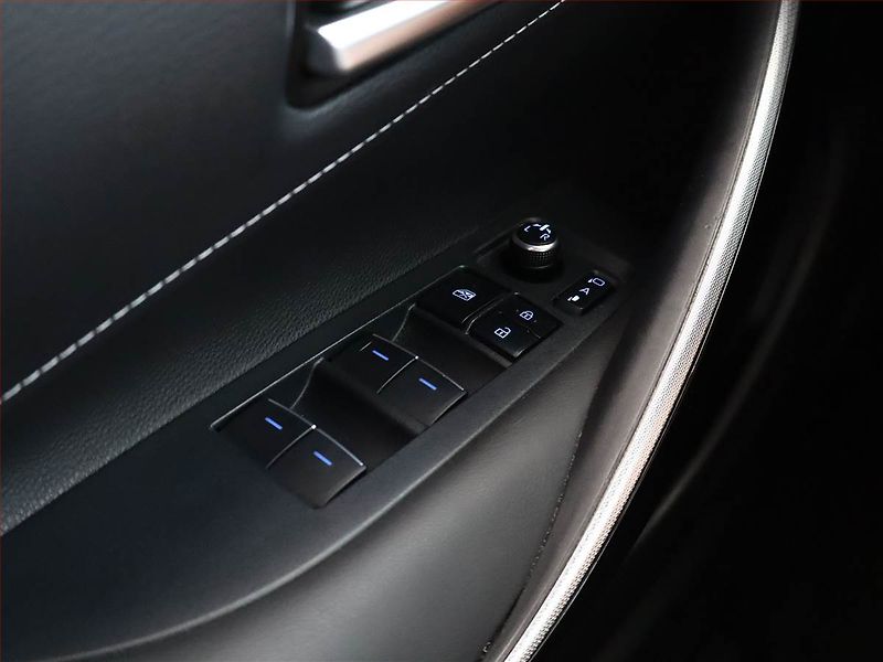 Toyota Corolla (2019) 2.0 Hybrid - fotka 19 z 21