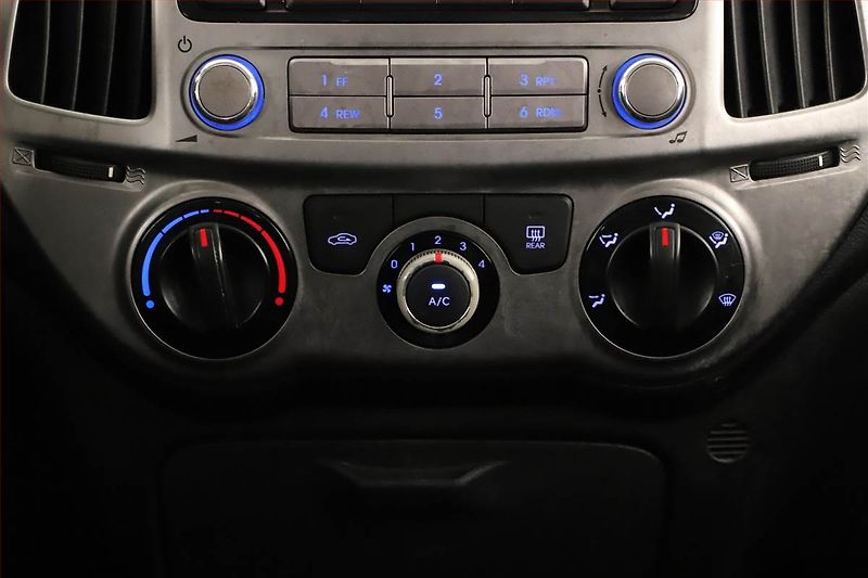 Hyundai i20 (2013) 1.2, po STK, plně pojízdný - fotka 12 z 12