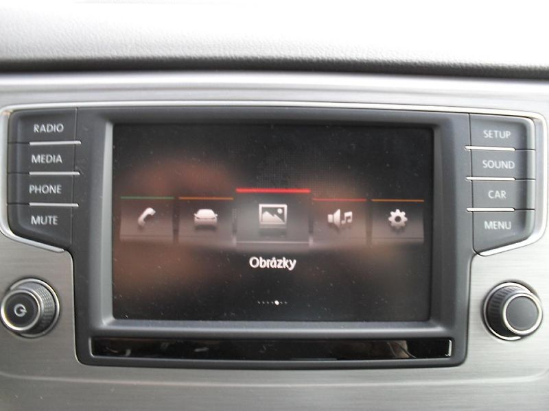 Volkswagen Golf Sportsvan 1,6 TDI Tempomat ALU kola PDC - fotka 28 z 35