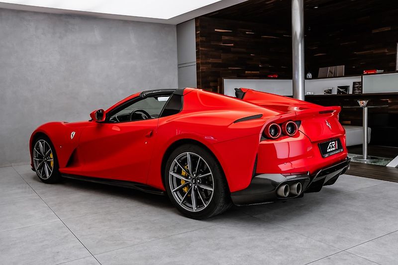 Ferrari 812 GTS, lift, karbon, CZ - fotka 19 z 40