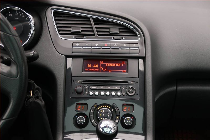 Peugeot 5008 (2012) 2.0 BlueHDi, Tempomat - fotka 12 z 17