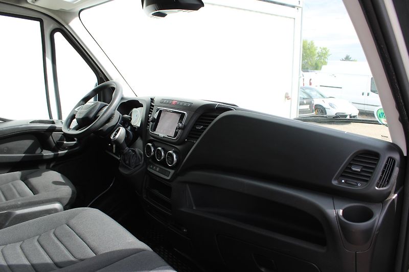 Iveco Daily 35S160 2,3 Hi-Matic XXL 18cm3 - fotka 10 z 22