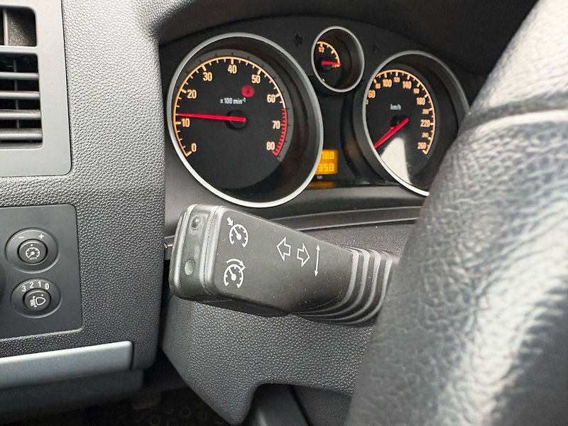 Opel Zafira 1.6, 110kW, 7Míst, CNG+BENZÍN - fotka 13 z 25