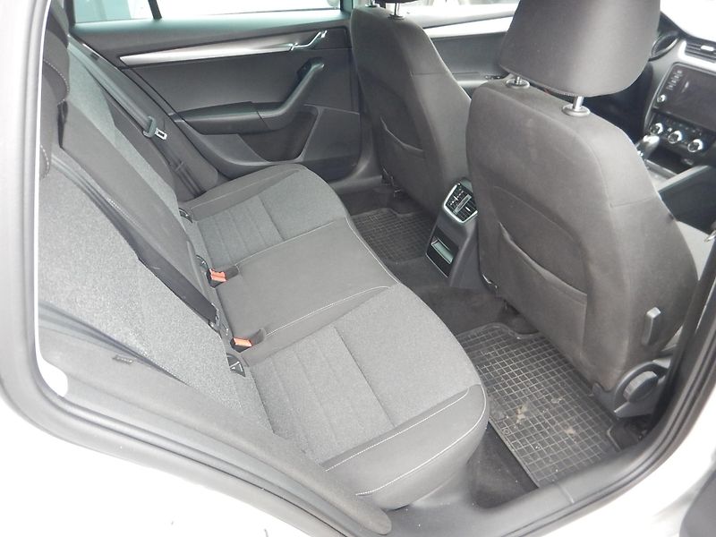 Škoda Octavia 2.0 TDI, DSG - fotka 12 z 28