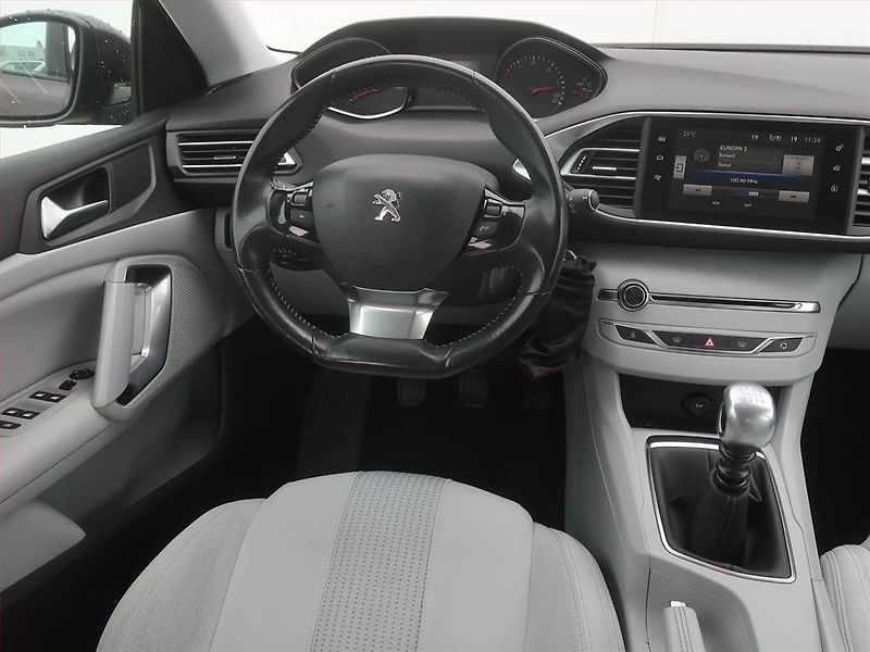 Peugeot 308 (2014) Style 1.6 e-HDi, Serv.kniha - fotka 7 z 15