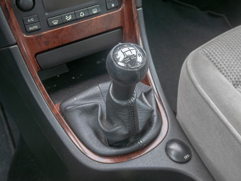 Peugeot 307 (2006) 1.6i 16V 80KW – VÝHŘEV SED - fotka 24 z 38