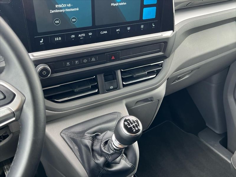 Volkswagen Caravelle 2,0 TDi 110kW LIFE 8míst  T7 - fotka 18 z 25