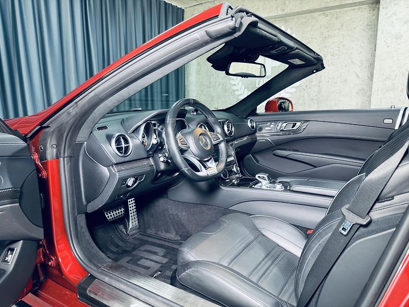 Mercedes-Benz SL (2017) 63*AMG*Masaže*Karbon* - fotka 22 z 40