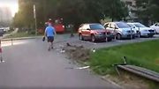 Rozjetý autobus bez řidiče naštěstí nikoho neohrozil na životě.