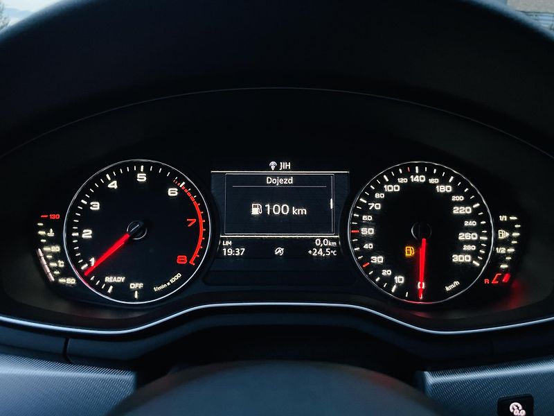 Audi A4 1.4TFSI MAN 1MAJITEL TAŽNÉ LED - fotka 42 z 44