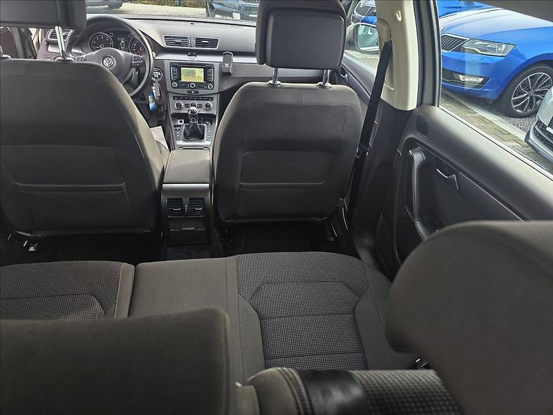 Volkswagen Passat B VII 1,4 TSi Comfortline - fotka 29 z 45