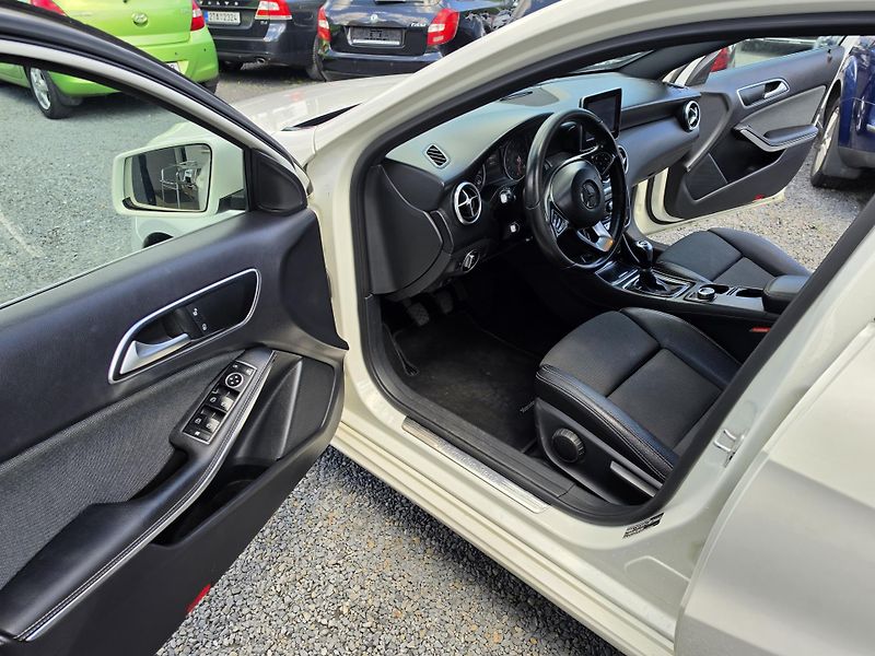 Mercedes-Benz Třídy A 160i  - fotka 14 z 18