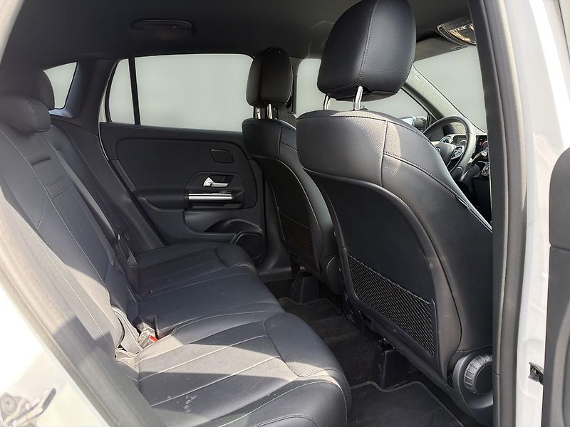 Mercedes-Benz GLA 200 d 4MATIC - fotka 14 z 17