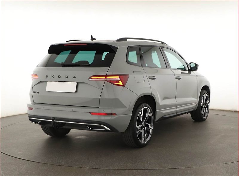 Škoda Karoq (2025) 1.5 TSI, SPORTLINE, AUTOMAT - fotka 5 z 21