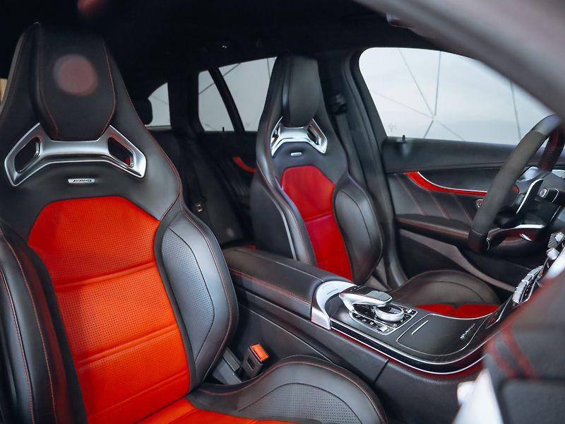 Mercedes-Benz Třídy C C 63 AMG 4MATIC 4.0 V8 - fotka 27 z 33