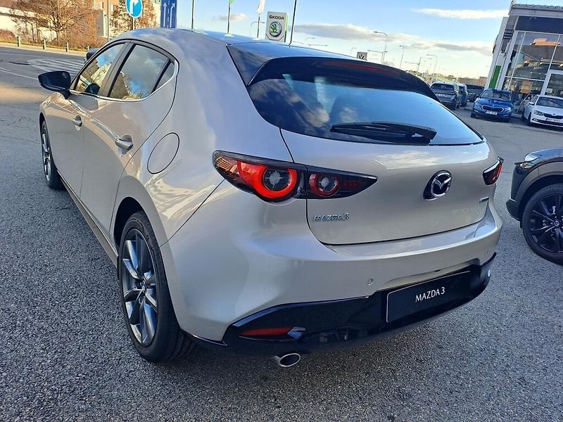 Mazda 3 2.5L e-SKYACTIV G 103 kW - fotka 6 z 20