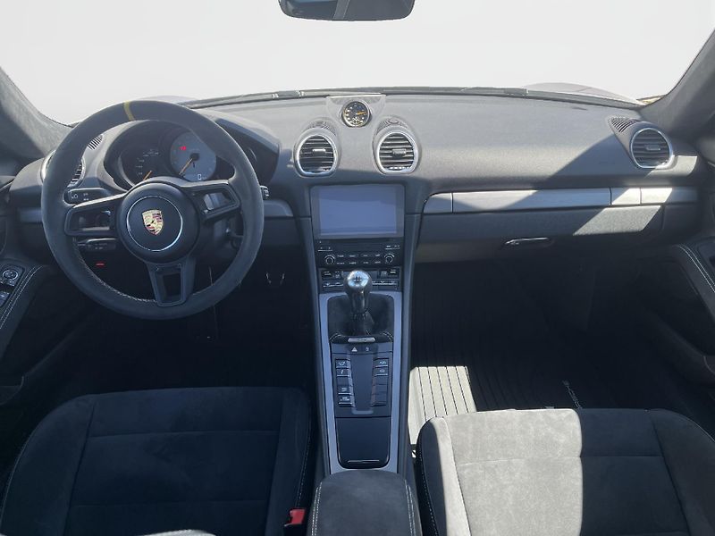 Porsche Cayman (2020) GT4 - fotka 15 z 25