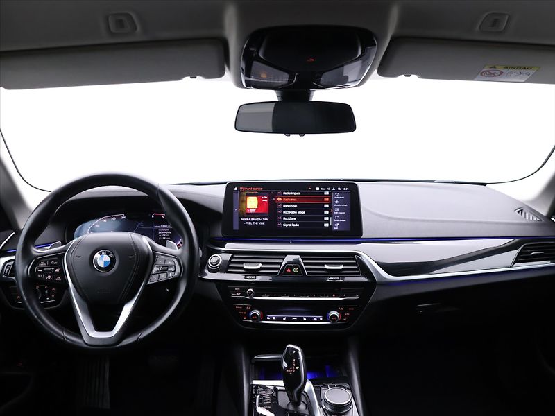 BMW Řada 5 3,0 530d 183kW xDrive Touring - fotka 28 z 35