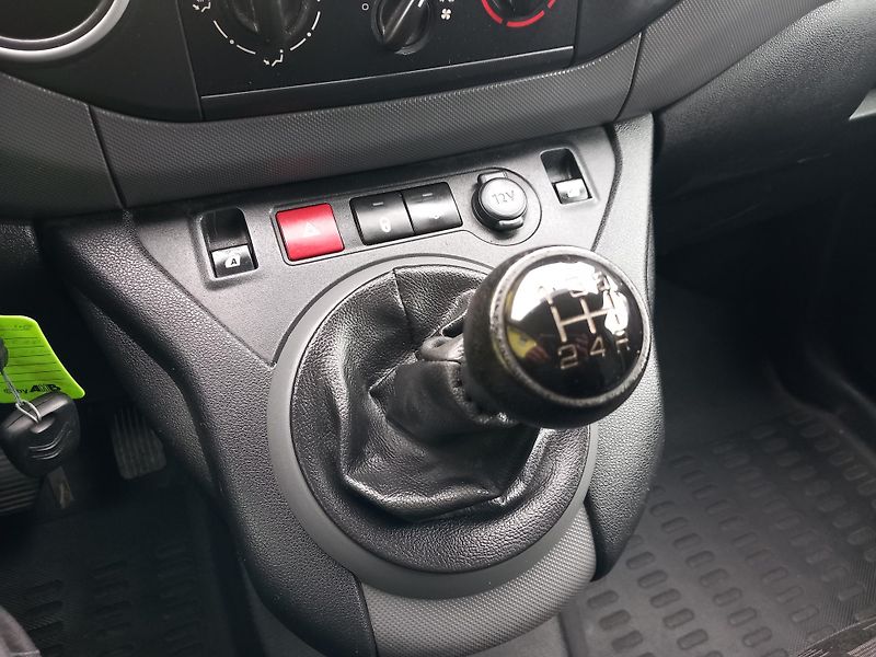 Citroën Berlingo (2015) 1,6HDi 3 MÍSTA POUZE 102t.KM ! - fotka 22 z 32