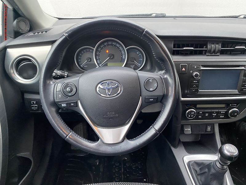 Toyota Auris (2014) 1.6, +kola - fotka 10 z 18