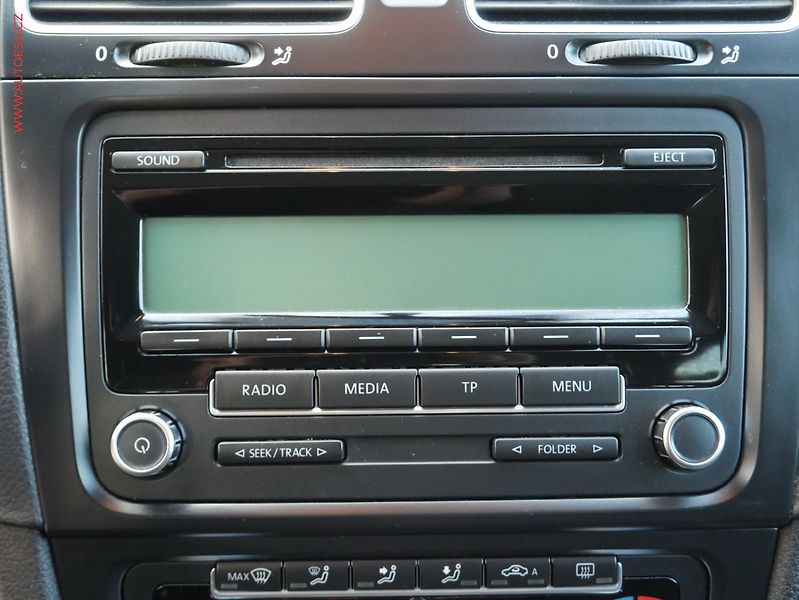 Volkswagen Golf (2010) 1.6 TDi, ČR, autoAC, temp - fotka 12 z 18