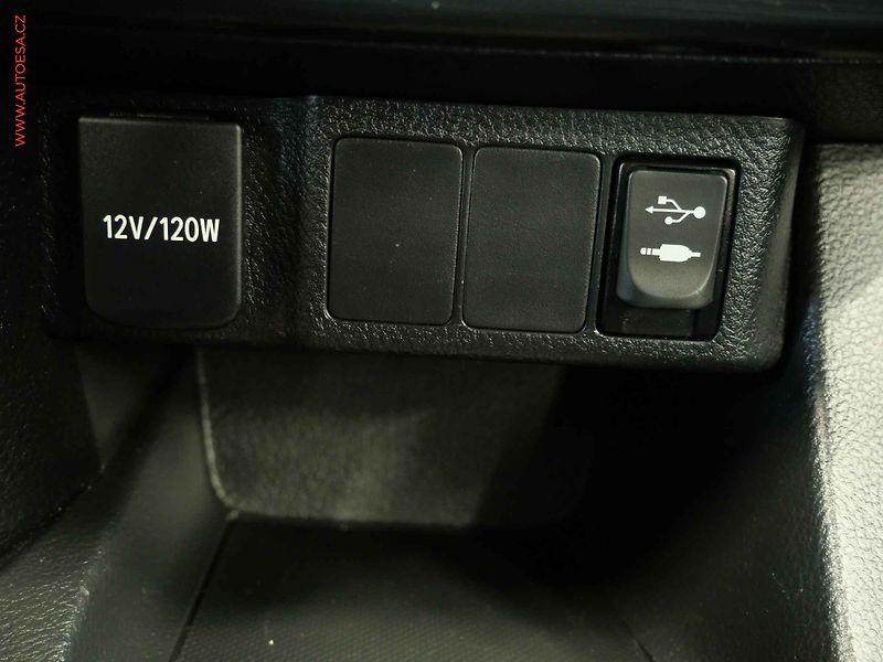 Toyota Auris (2013) 1.3i, ČR - fotka 18 z 20