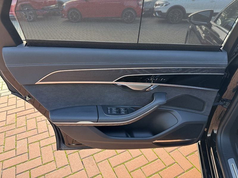Audi A8 (2022) 55TSFi Martix Vzduch B&O - fotka 27 z 49