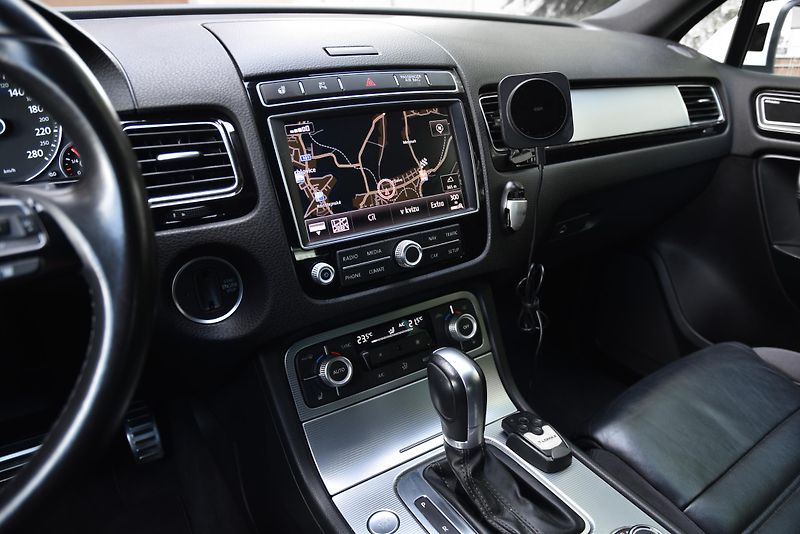 Volkswagen Touareg 3.0 TDi V6 DSG 4M,R-LINE,FACE - fotka 22 z 50