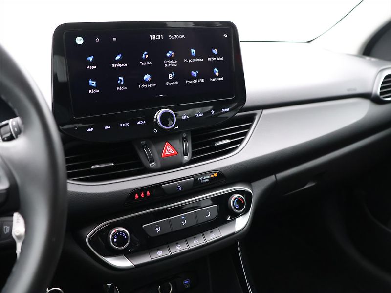 Hyundai i30 1.5 i 70kW Comfort CZ Záruka - fotka 16 z 19