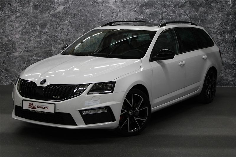 Škoda Octavia 2,0 TDI RS DSG 4x4 virtual pan - fotka 1 z 33