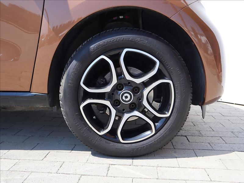 Smart Forfour 1,0 i Prime, kamera, navi, 2 s - fotka 23 z 31