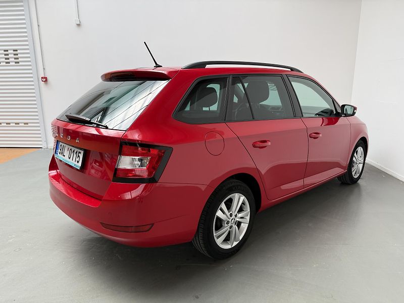 Škoda Fabia 1.0 TSI 70kW Ambition Combi To - fotka 4 z 10