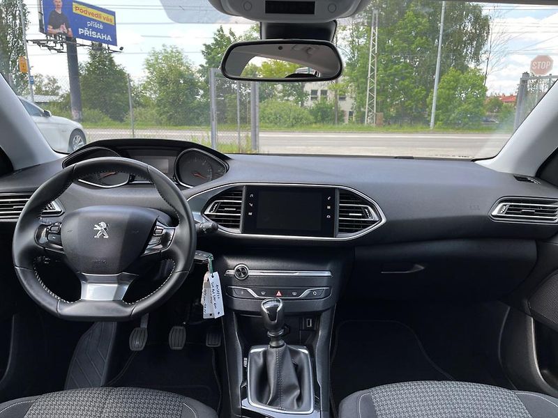 Peugeot 308 1.5 HDI 75 kW navigace - fotka 8 z 14