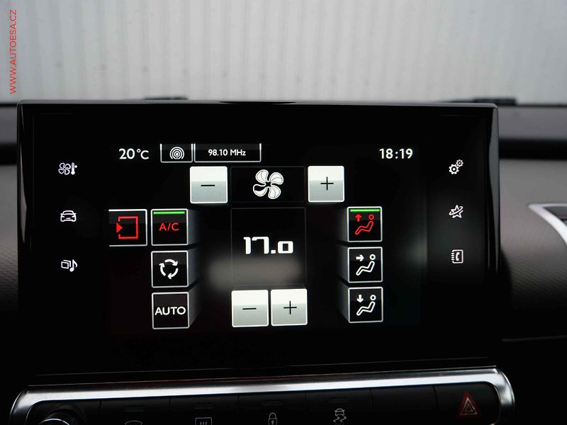 Citroën C4 Cactus (2015) 1.2 PT, ČR, AC, tempo, park - fotka 16 z 21