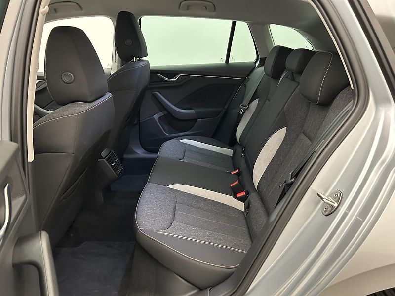 Škoda Scala 1.0 TSI Top selection - fotka 17 z 24