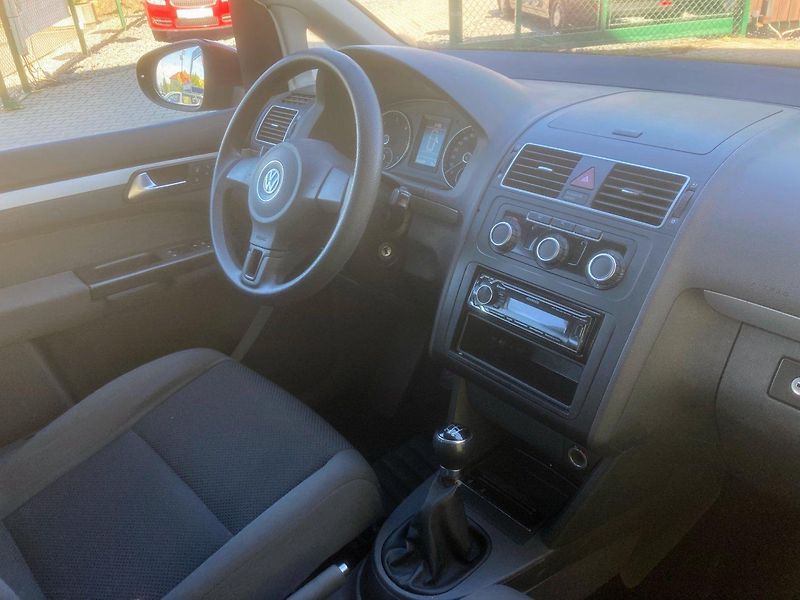 Volkswagen Touran 1,6TDi (77kW)*STK DO 5/2028* - fotka 9 z 18