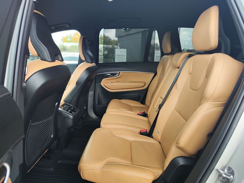Volvo XC90 B5 2.0/173kW Inscription AT 4x - fotka 17 z 44