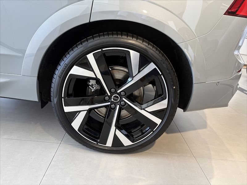 Volvo XC60 (2026) 2,0   T6 AWD Ultra Dark PHEV - fotka 4 z 4