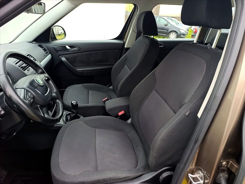 Škoda Yeti 1,6 TDi Navi Klima Tempomat - fotka 14 z 34