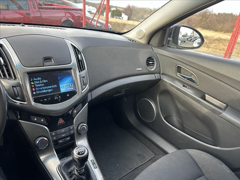 Chevrolet Cruze 1,7 6KVALT DIGIKLIMA +SADA ALU - fotka 11 z 21