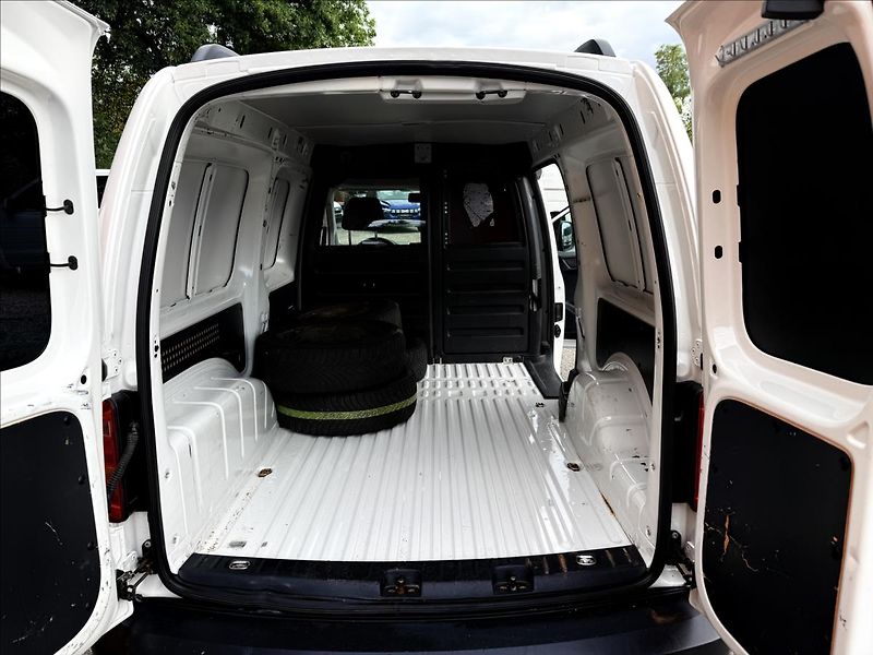 Volkswagen Caddy 2,0 TDi MAXI - fotka 18 z 32