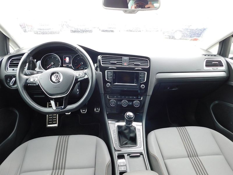 Volkswagen Golf (2016) VII KOMBI 2.0 TDi - fotka 7 z 33