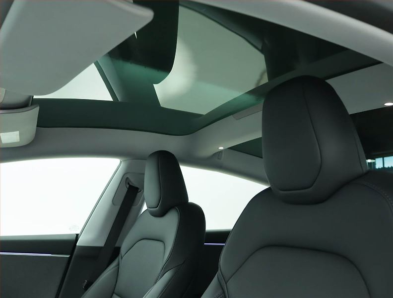 Tesla Model 3 (2023) Standard Range LFP, SoH 94% - fotka 16 z 21