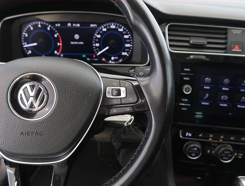 Volkswagen Golf (2018) 1.5 TSI, Automat, Serv.kniha - fotka 18 z 21