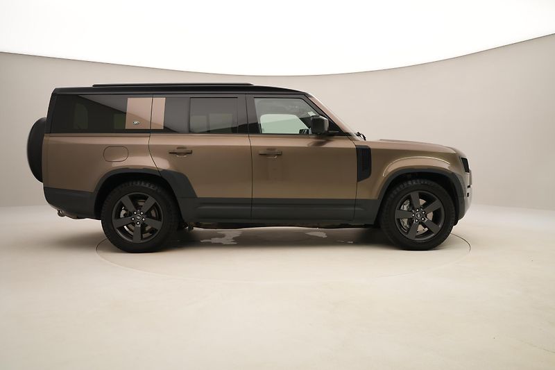 Land Rover Defender 130 D300 SE AWD AUT CZ 8míst - fotka 13 z 54