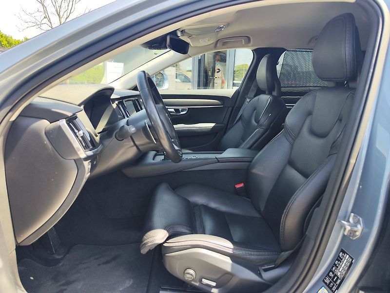 Volvo V90 D4 2.0/140kW Cross Country Mom - fotka 16 z 33