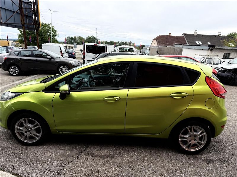 Ford Fiesta 1,2 i SPORT - fotka 8 z 27