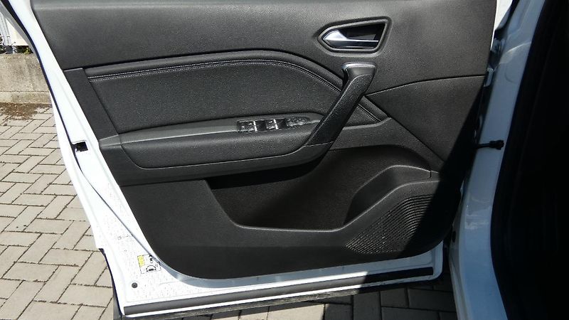 Renault Captur 1,3  TCe 140 Techno - fotka 8 z 22